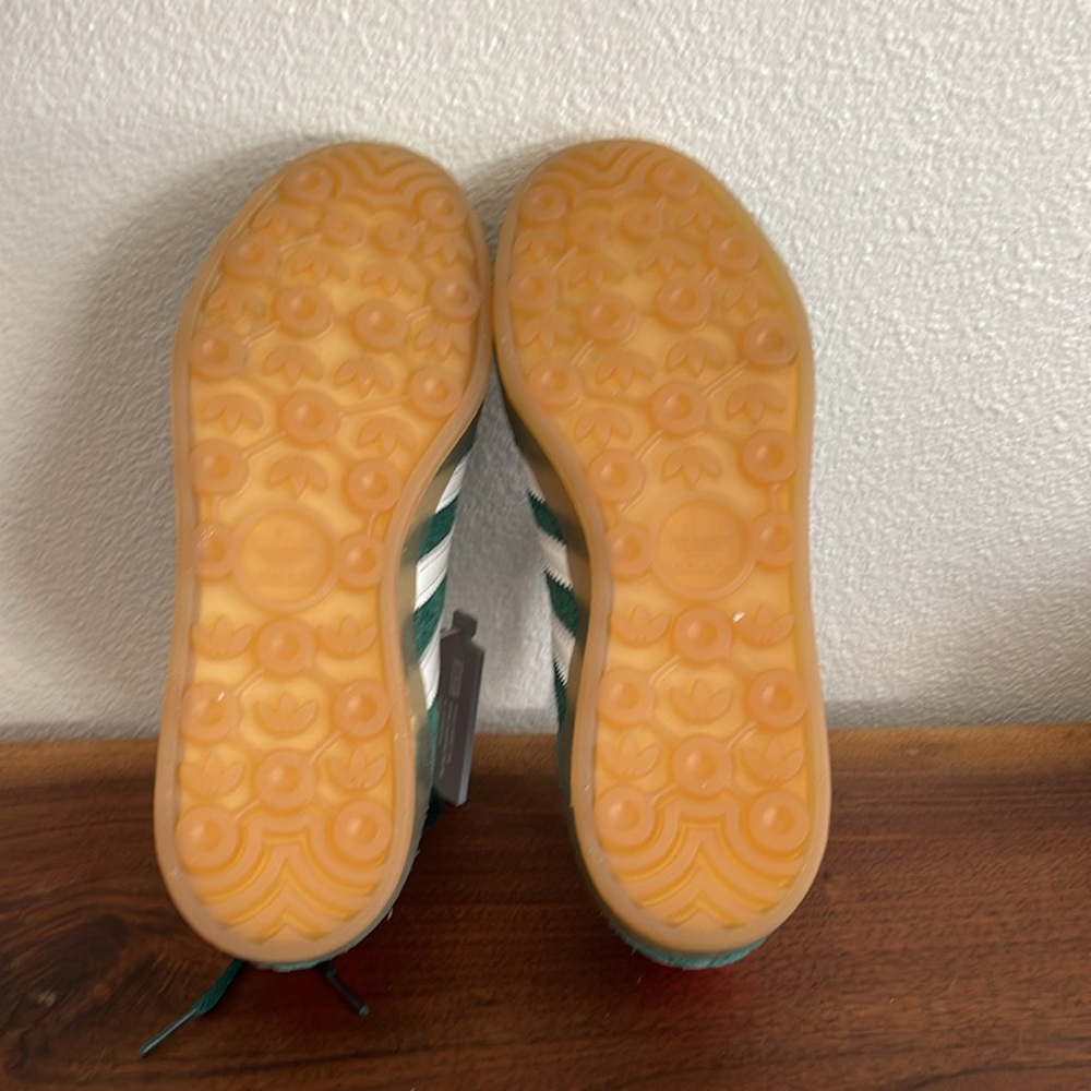 adidas Originals Green Suede Samba with White Stripes and Pink Heel - Picture 3 of 5